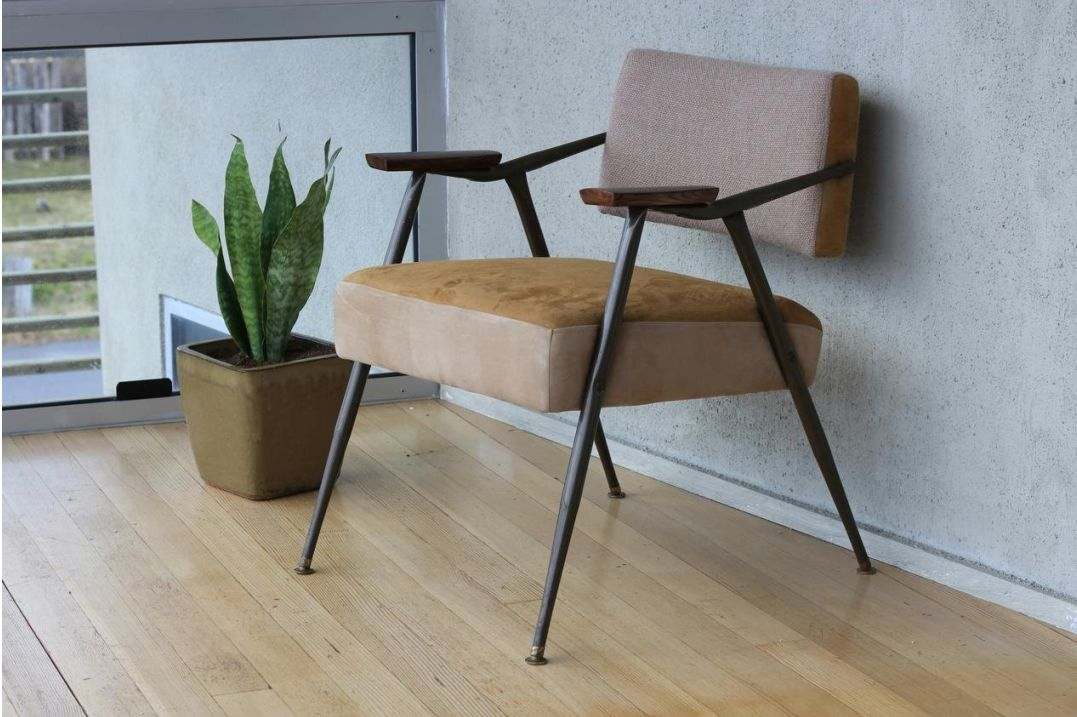 Estantería modular en salón contemporáneo